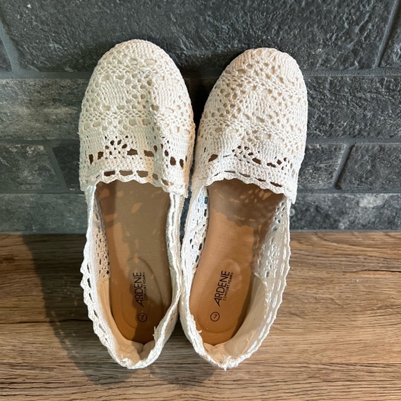 ARDENE size 7, white lace/crochet slip-on shoes - Picture 3 of 4